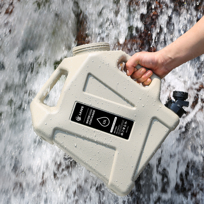Outdoor Water Bucket with Spigot