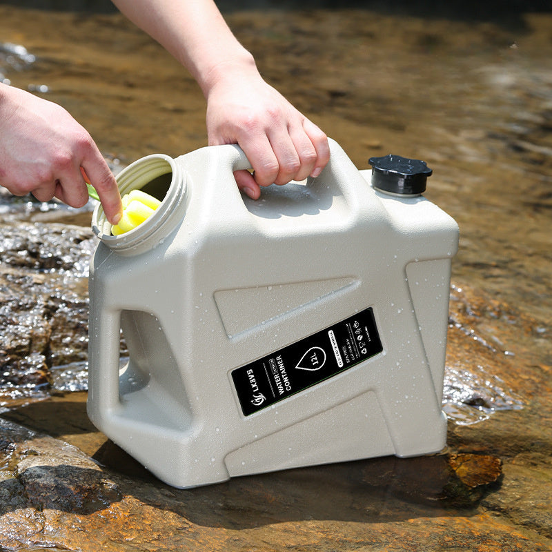 Outdoor Water Bucket with Spigot